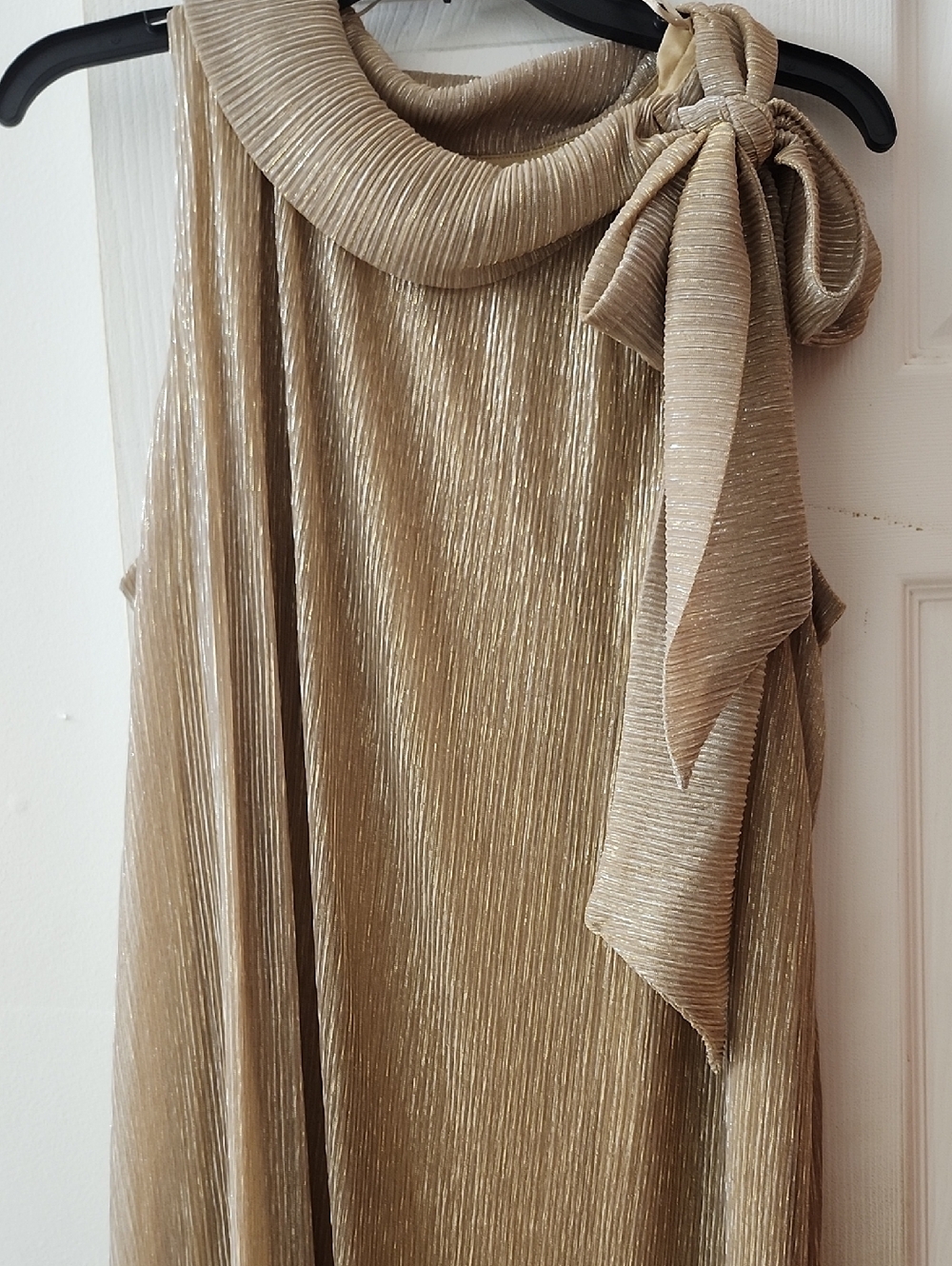 SLNY Metallic Gold Ribbed Mock Neck Top